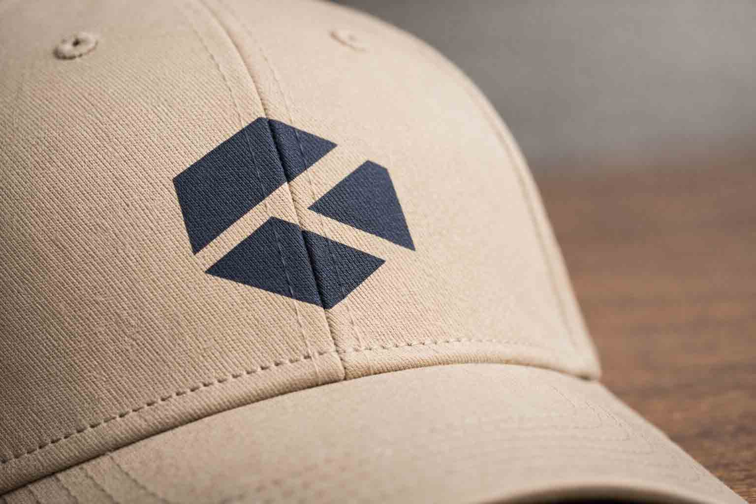 Close-up detail van strak bedrukte cap met vlakke print